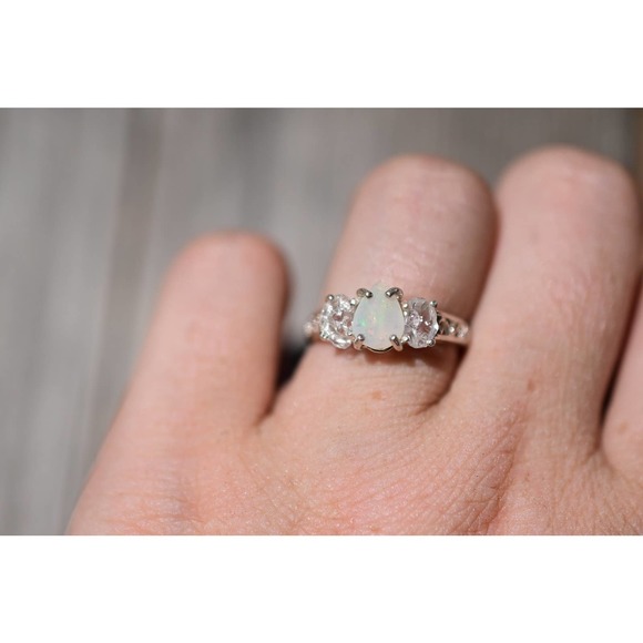 Raw Crystal Ring, Raw Stone Ring, Rings for Women, Stacking Ring, Raw Ge… - Picture 1 of 4